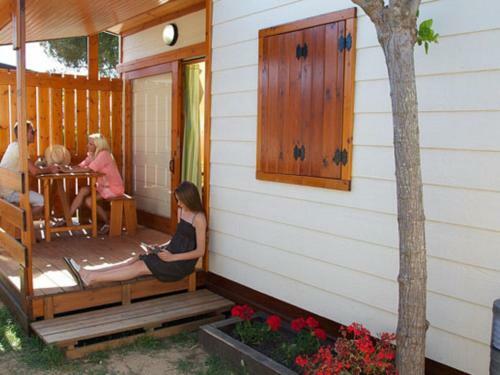 Wooden Chalet With Air Conditioning And A Covered Terrace