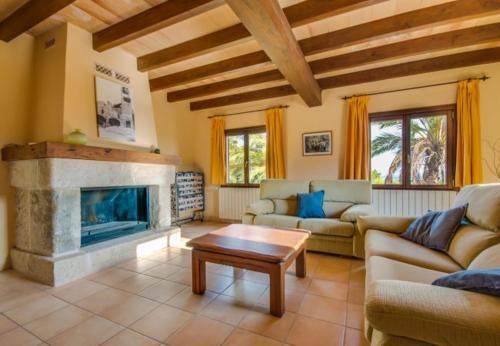 Selva Holiday Home Sleeps 12 With Pool Air Con And Wifi