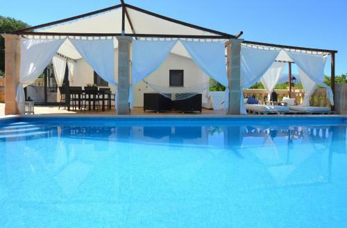 Finca Con Piscina En Biniamar