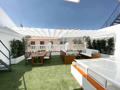 Monkeys Luxury Triana House