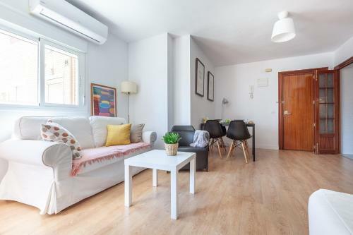 Apartamento Luminoso Y Acogedor En Sevilla. A/c.