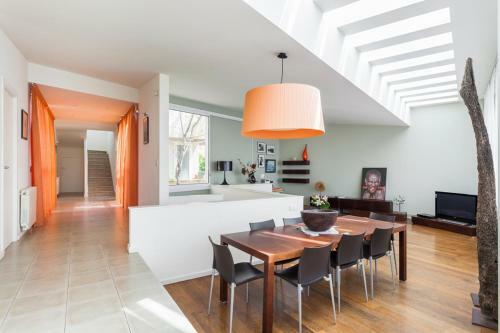 Sitges Villa Sleeps 11 With Pool And Air Con