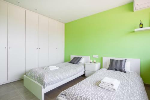 Sitges Villa Sleeps 11 With Pool And Air Con