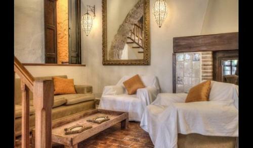 Sitges Villa Sleeps 20 With Pool And Air Con