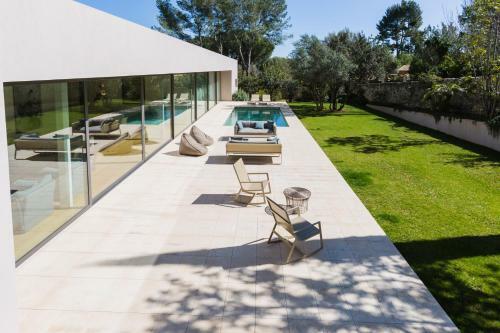 Exclusive Modern Villa In Privileged Location