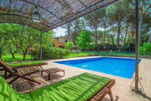 Solius Villa Sleeps 6 Pool Wifi