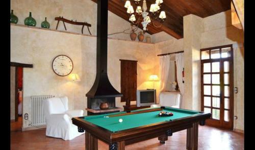 Solsona Villa Sleeps 15 With Pool