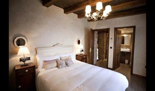Solsona Villa Sleeps 15 With Pool