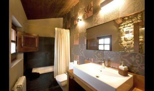 Solsona Villa Sleeps 10 With Pool