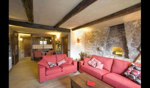 Solsona Villa Sleeps 10 With Pool