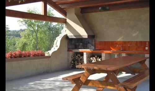 Solsona Villa Sleeps 10 With Pool