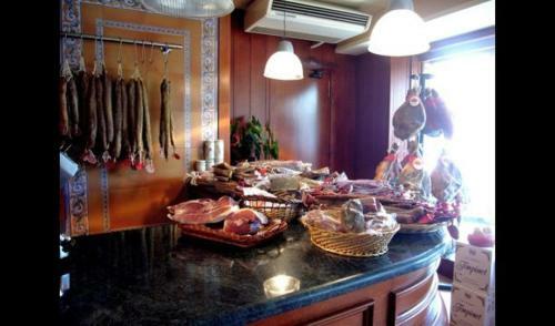 Solsona Villa Sleeps 10 With Pool
