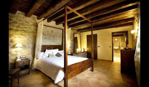 Solsona Villa Sleeps 14 With Pool