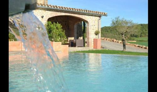 Solsona Villa Sleeps 14 With Pool