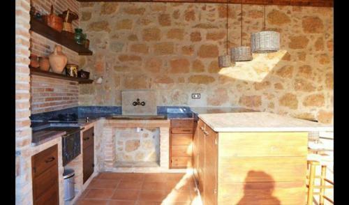 Solsona Villa Sleeps 14 With Pool
