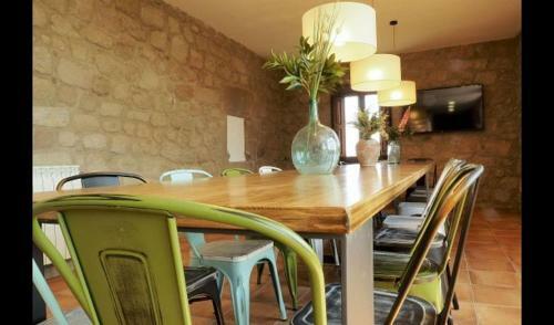 Solsona Villa Sleeps 16 With Pool