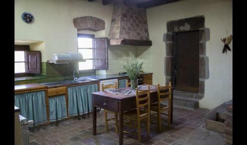 Solsona Villa Sleeps 11 With Pool