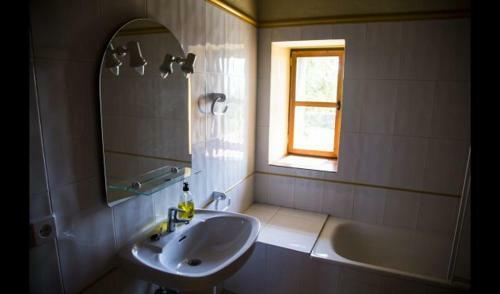 Solsona Villa Sleeps 11 With Pool