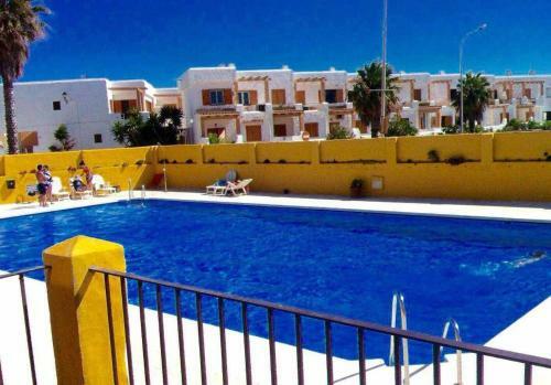 Apartamento F1 Urb Las Ca�as