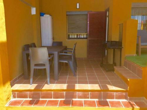 Apartamento F2 Urb Las Ca�as I