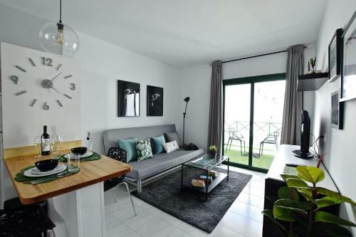 Holyhome Grey Apartment