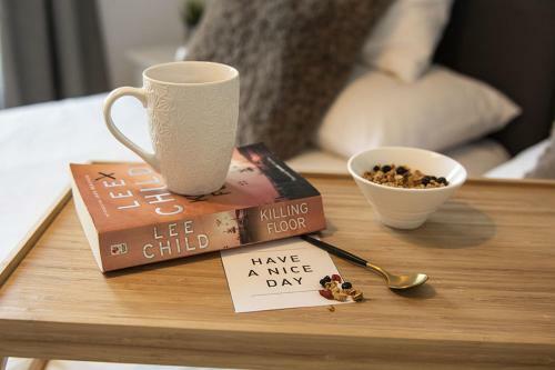 Holyhome Grey Apartment