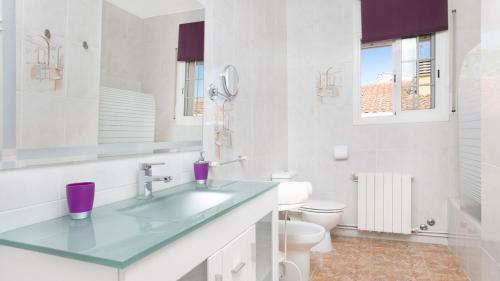 Villa In Tordera Sleeps 8 With Pool