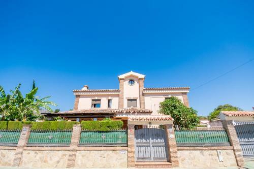 Cubo's Villa Palacio Valdes