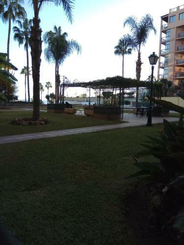 Apartamento De Lujo, Carihuela Edificio El Remo, Primera L�nea