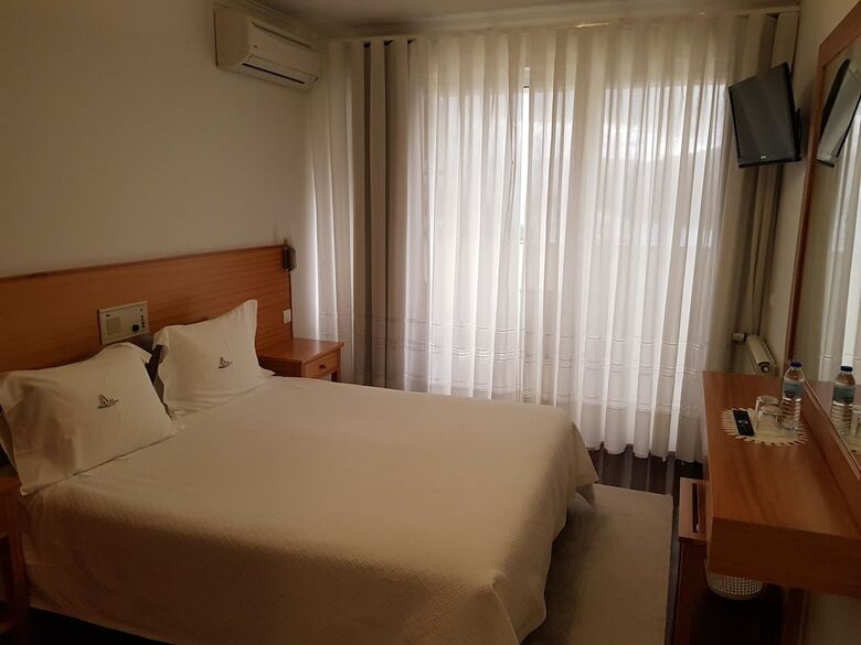 Hotel Lagoa Azul Do Geres