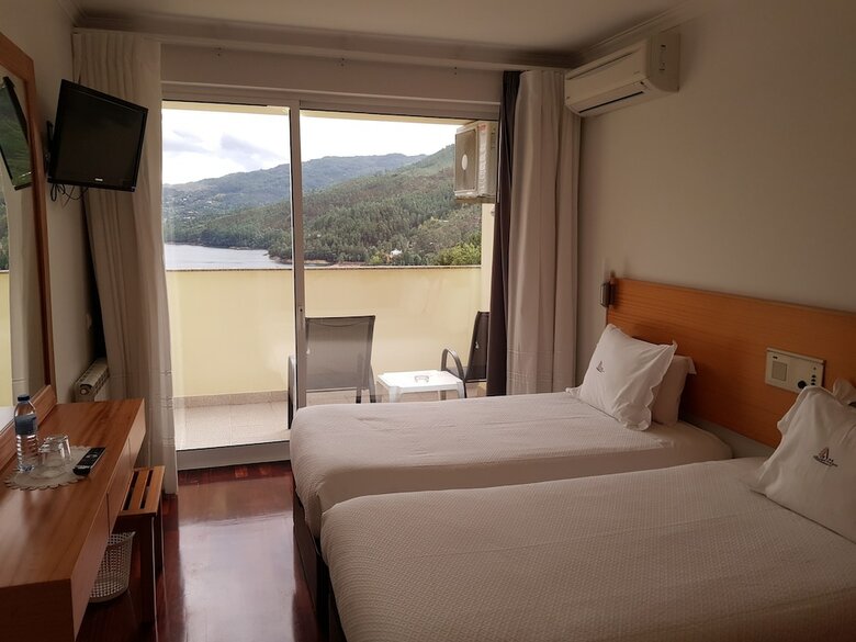 Hotel Lagoa Azul Do Geres