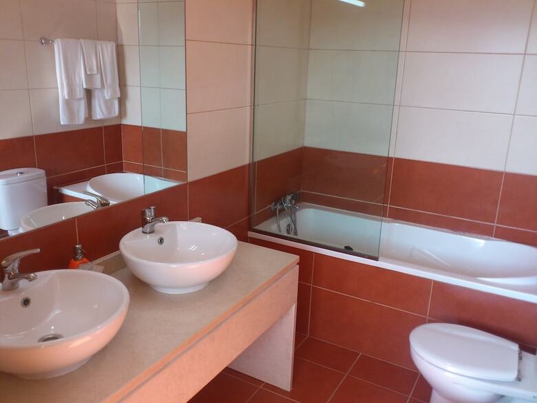 Hotel Lagoa Azul Do Geres