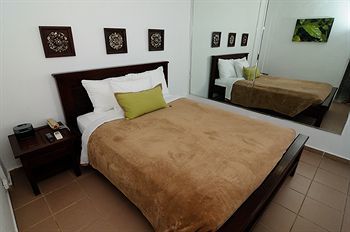Hotel Tres Palmas Inn