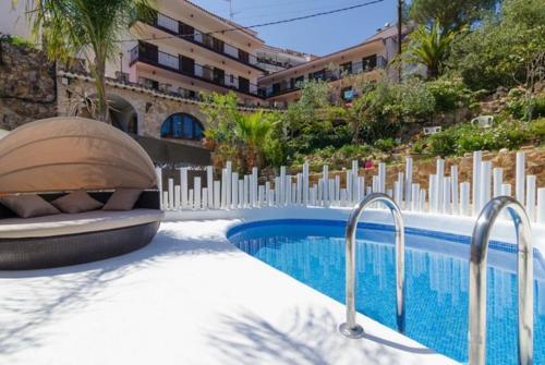 Tossa de Mar Villa Sleeps 8 Pool