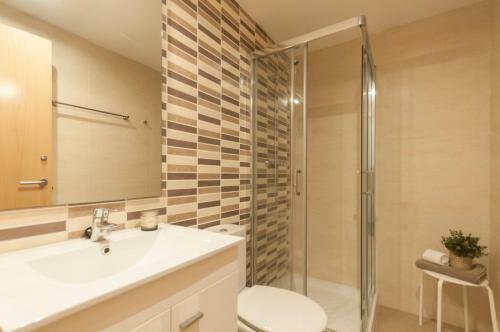 Lets Holidays Mediterranean Apartment 3 Minutes To The Beach 2