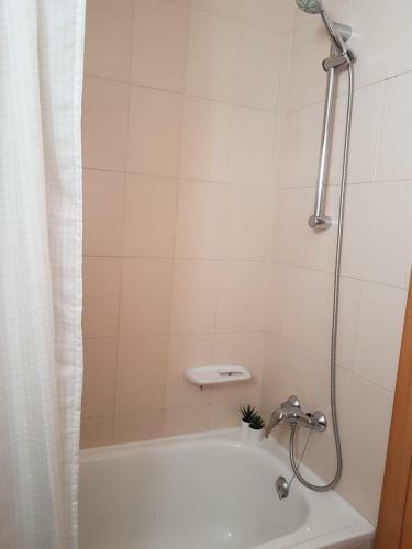 Lets Holidays Terrace Apartment 2
