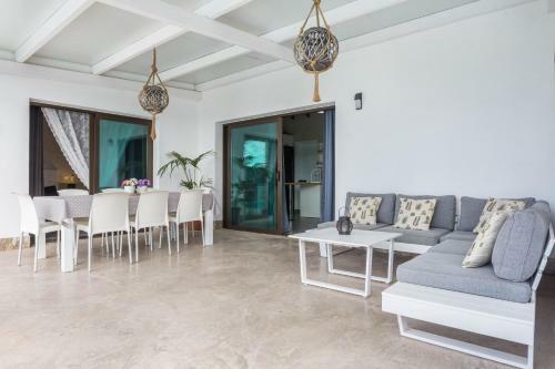 Villa Era