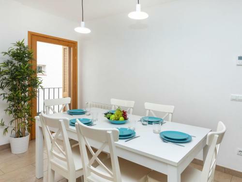Holiday Home Blue Tossa