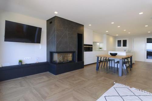 Lets Holidays Modern Sea Views Apartment