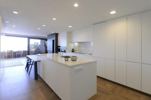 Lets Holidays Modern Sea Views Apartment