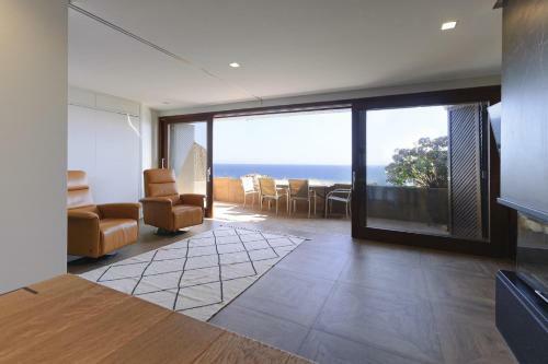Lets Holidays Modern Sea Views Apartment