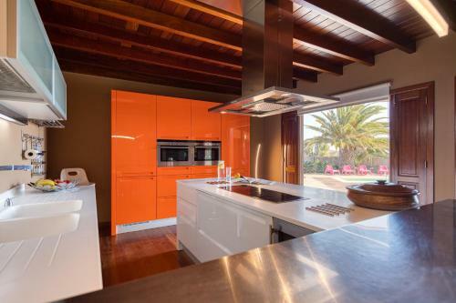 Oasis Villa With Swimming Pool In 4000m2 Garden