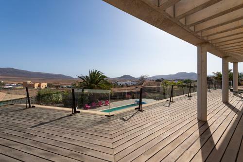 Oasis Villa With Swimming Pool In 4000m2 Garden