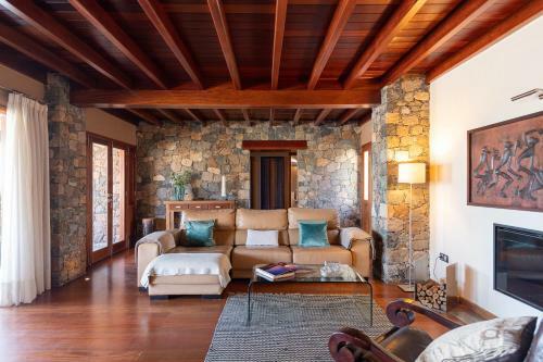 Oasis Villa With Swimming Pool In 4000m2 Garden