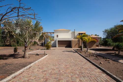 Oasis Villa With Swimming Pool In 4000m2 Garden