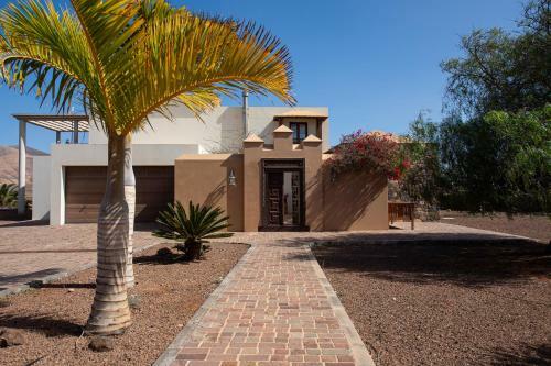 Oasis Villa With Swimming Pool In 4000m2 Garden