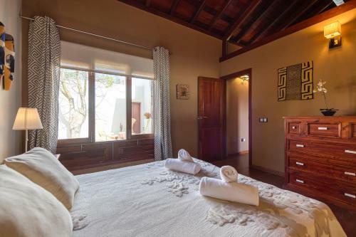 Oasis Villa With Swimming Pool In 4000m2 Garden