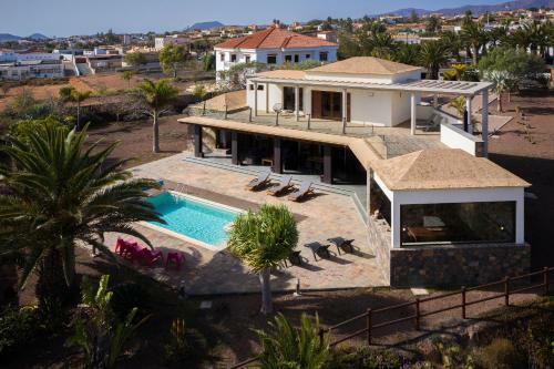 Oasis Villa With Swimming Pool In 4000m2 Garden