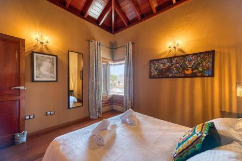 Oasis Villa With Swimming Pool In 4000m2 Garden