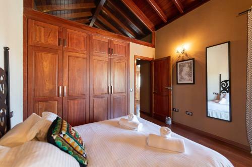 Oasis Villa With Swimming Pool In 4000m2 Garden